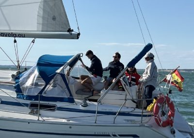 Navegación a vela barco A Toda Vela